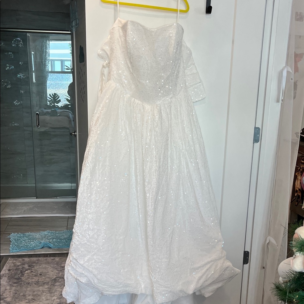 Elegant White Sequin Strapless Wedding Dress